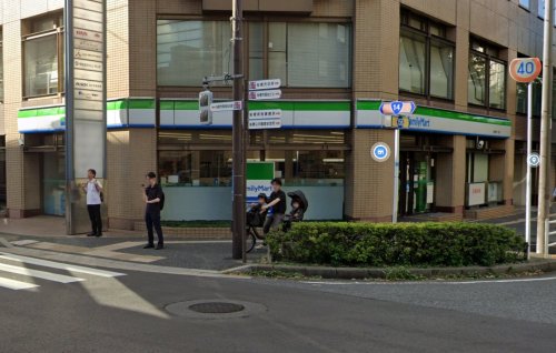 コンビニ　ファミリーマート 船橋湊町一丁目店（コンビニ）まで214m