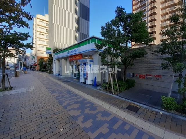 コンビニ　ファミリーマート兵庫県民会館前店（コンビニ）まで322m