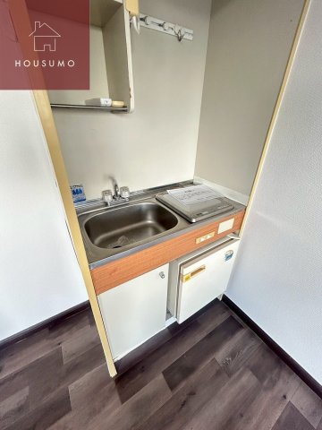 キッチン　開放的な寝室です