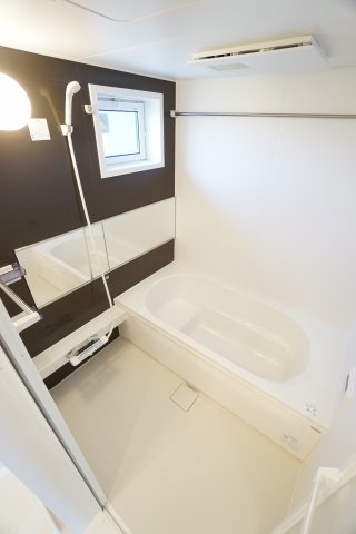 バス・シャワールーム　※反転タイプの写真です。