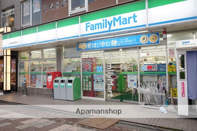コンビニ　ファミリーマート（コンビニ）まで134m
