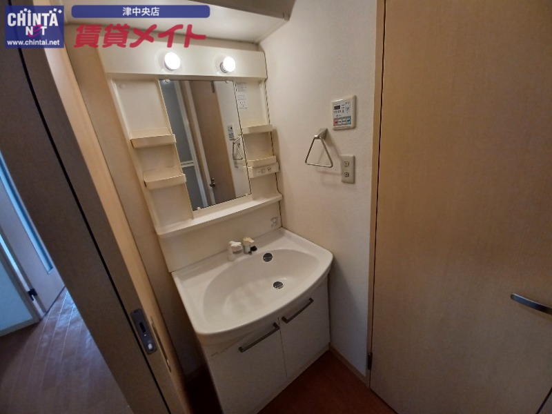 洗面設備　同タイプの部屋写真です。