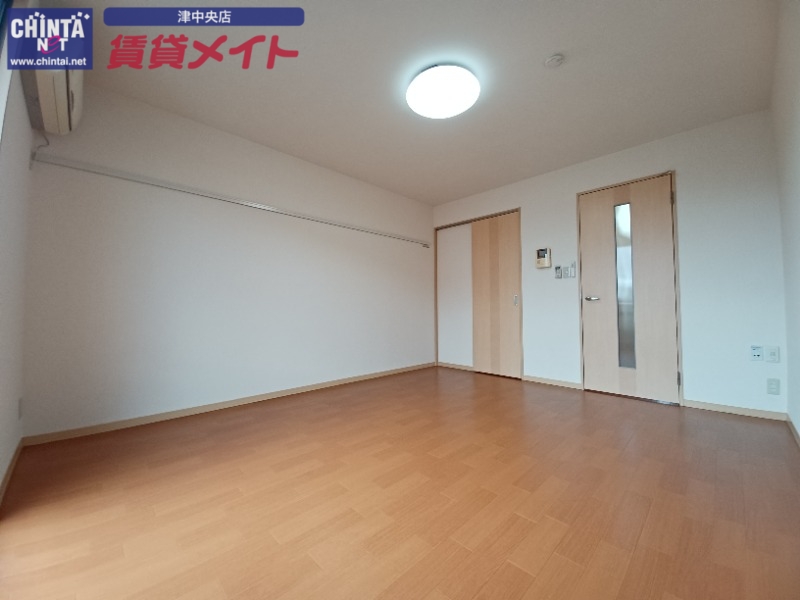 居室・リビング　同タイプの部屋写真です。