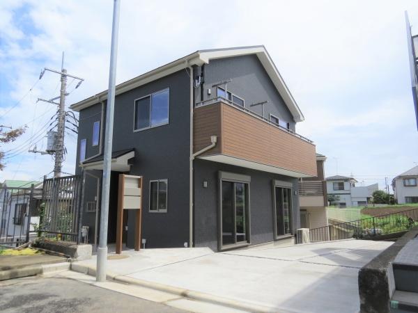 建物外観　カースペース２台付き