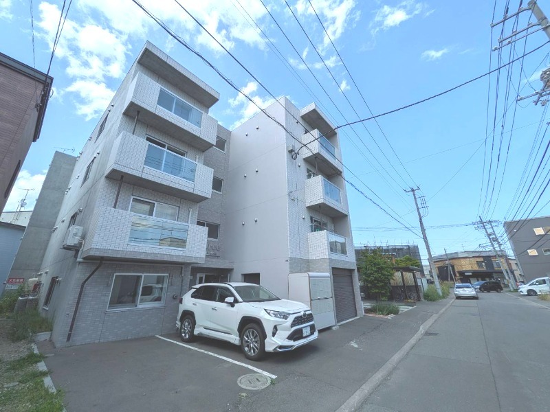 建物外観　２０２１年築の鉄筋コンクリート造♪