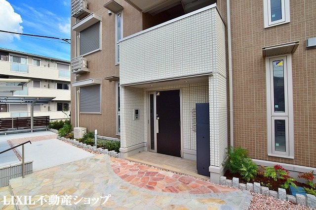その他共有部分　オートロック機能付のエントランスです。