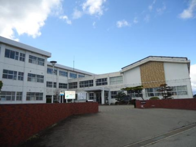 中学校　愛西市立佐織西中学校（中学校）まで2200m