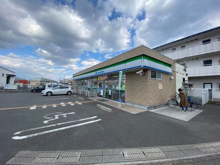 コンビニ　ファミリーマート 国道小柿店（コンビニ）まで300m