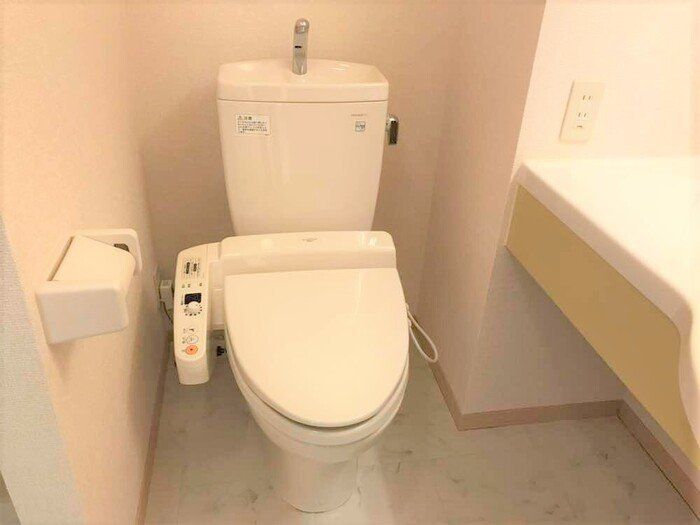 トイレ　※代表タイプの写真のため実際と異なる場合がございます