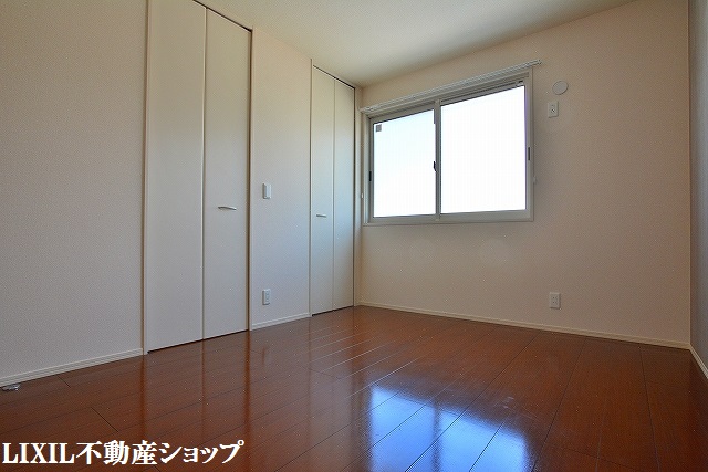 その他　西側６帖の洋室です。