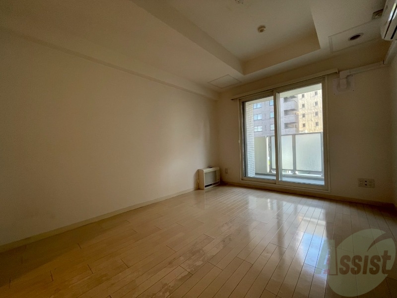 その他部屋・スペース　寝室はこちらです。光が差し込む、温かみのあるお部屋です。