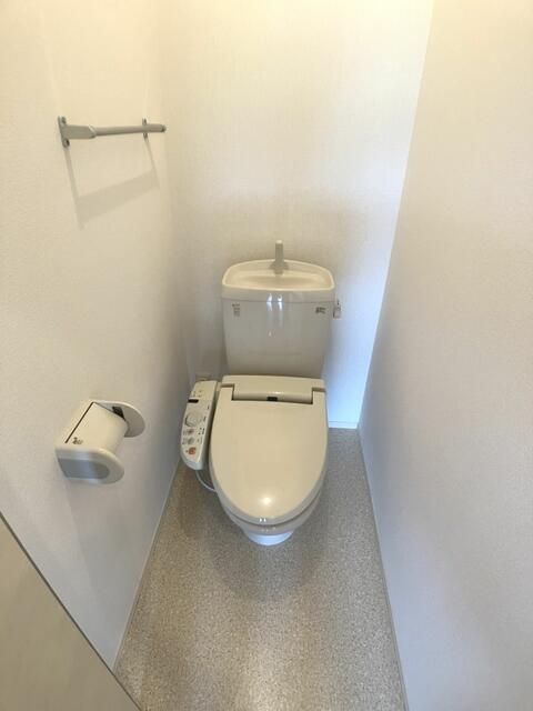 トイレ　写真は別の部屋のものです。