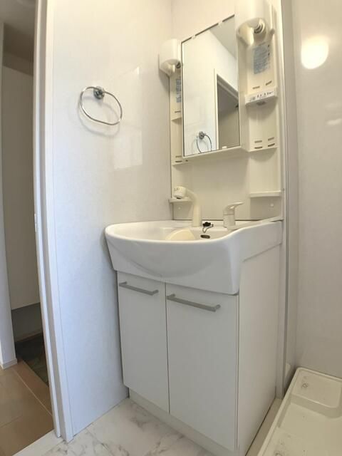 洗面設備　写真は別の部屋のものです。