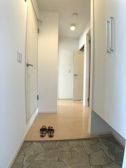 玄関　写真は別の部屋のものです。