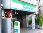 コンビニ　ファミリーマートサンズ西新宿店（コンビニ）まで277m