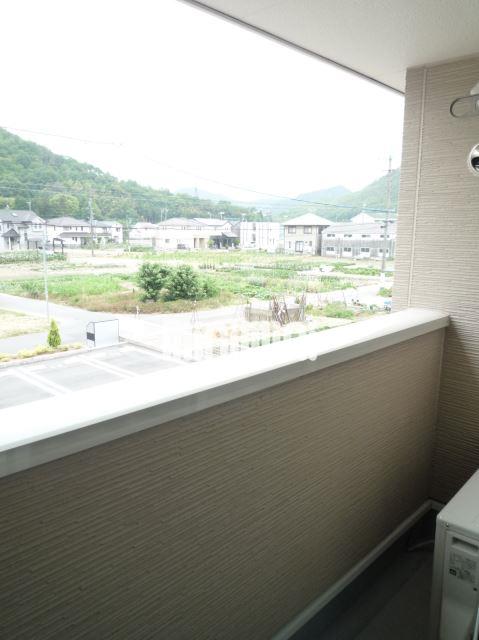 バルコニー　南向きで日当りの良いバルコニー