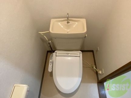 トイレ　トイレは、嬉しいウォシュレット付きです。