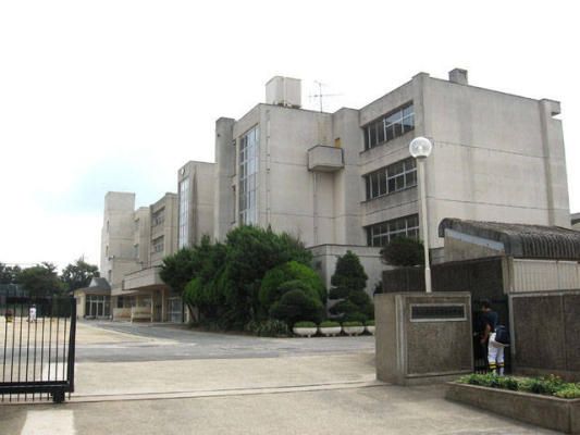 中学校　流山市立東深井中学校（中学校）まで556m