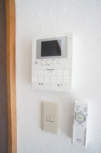 セキュリティ　来訪者の姿を確認できるＴＶモニター付インターホン設置済！