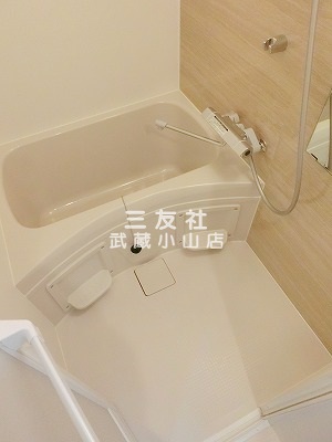 バス・シャワールーム　コンパクトで使いやすいお風呂です