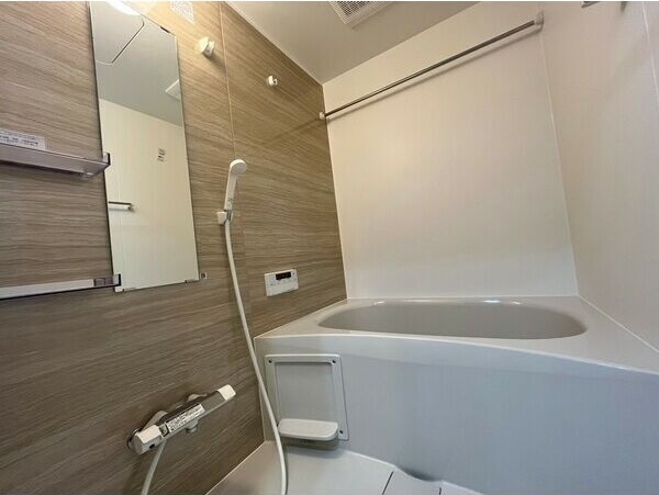 バス・シャワールーム　※写真は同じマンションの違う部屋のものになります。