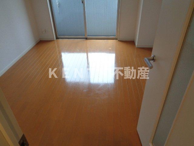 その他部屋・スペース　開放的な寝室です