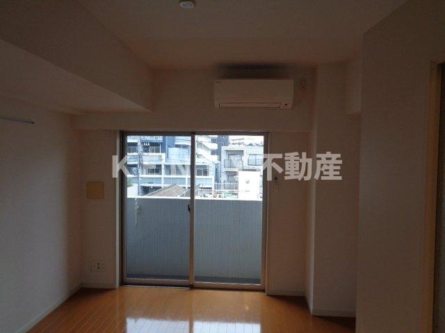 居室・リビング　こちらの居間で趣味の時間をお楽しみください