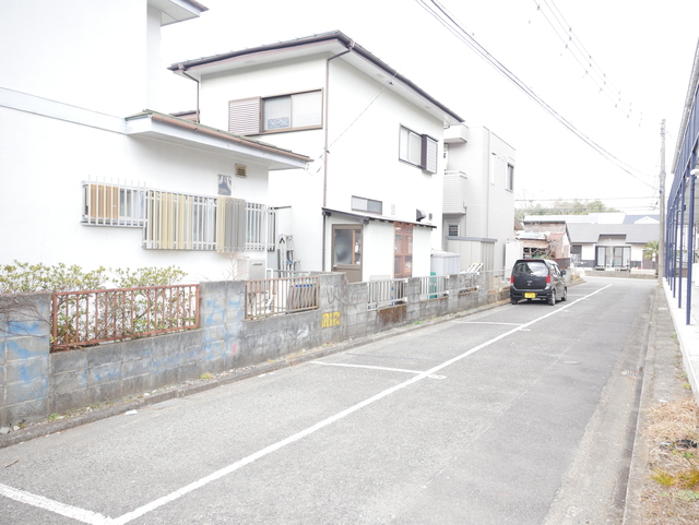 駐車場　★敷地内に駐車場がございます★