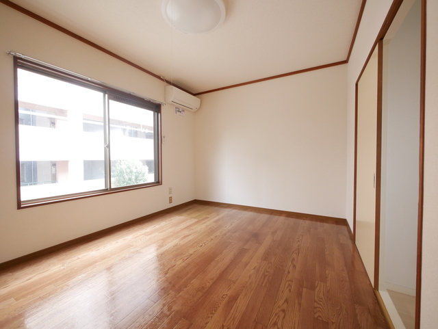 居室・リビング　★大きな窓のある明るいお部屋です★