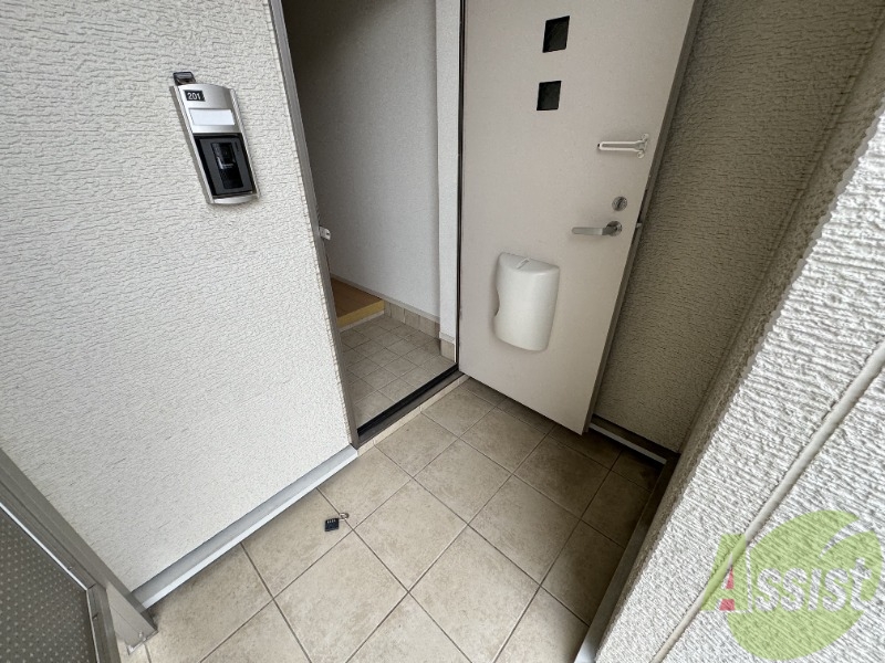 玄関　玄関の様子です。明るい印象ですね。気分もあがりそう。