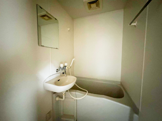 洗面設備　※別部屋の写真です