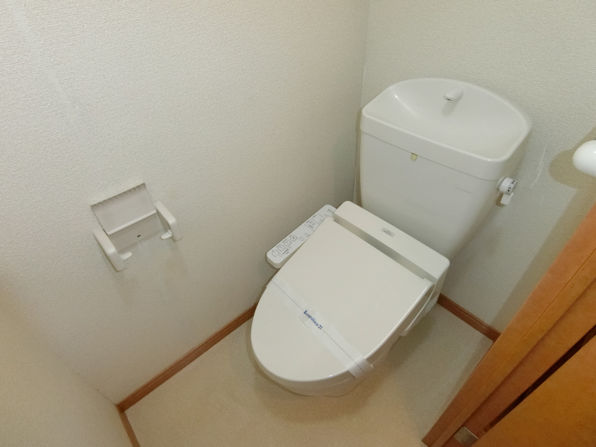 トイレ　温水洗浄機付トイレです☆