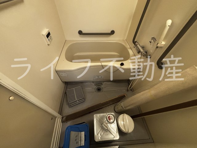 バス・シャワールーム　落ち着いた空間のお風呂です