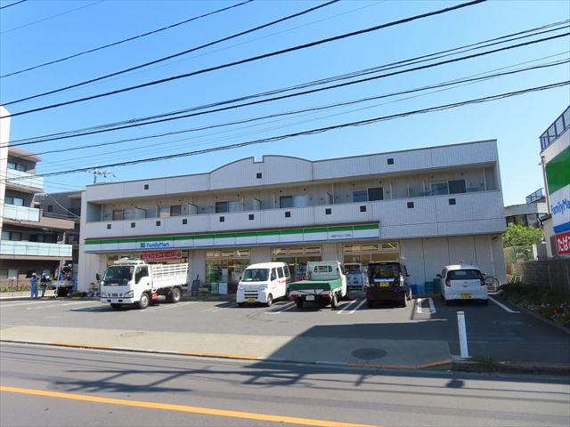 コンビニ　ファミリーマート（コンビニ）まで938m