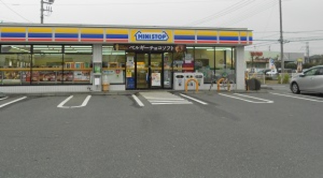 コンビニ　ミニストップ鶴ヶ島新田店（コンビニ）まで348m