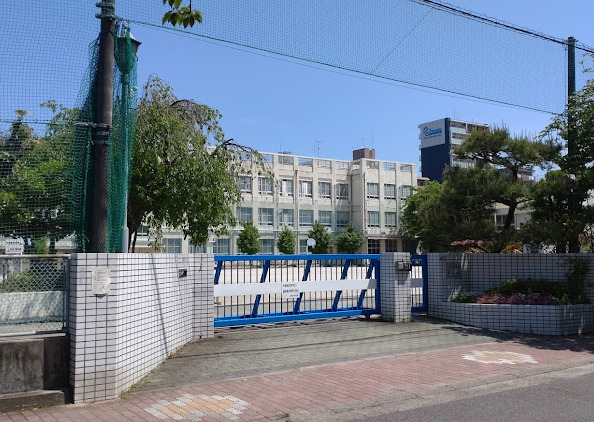小学校　名古屋市立豊臣小学校（小学校）まで283m