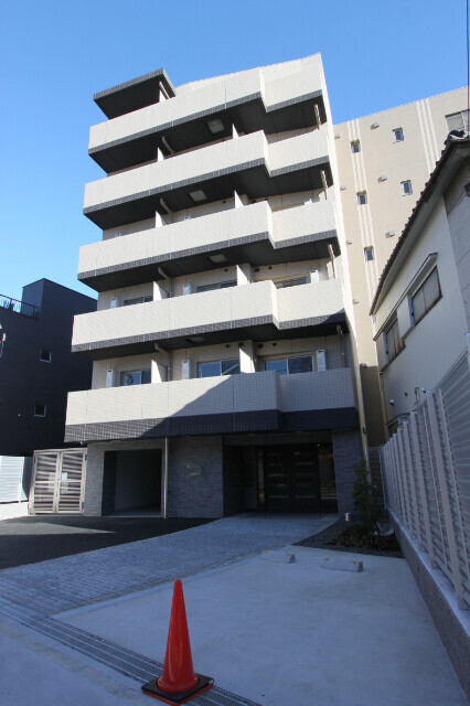 建物外観　６階建ての賃貸マンション