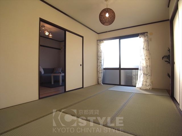 ヒカハイム宝ヶ池 Bの居間写真