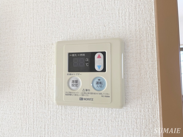その他設備　給湯機リモコンです。
