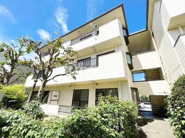 建物外観　3階建てのマンション！