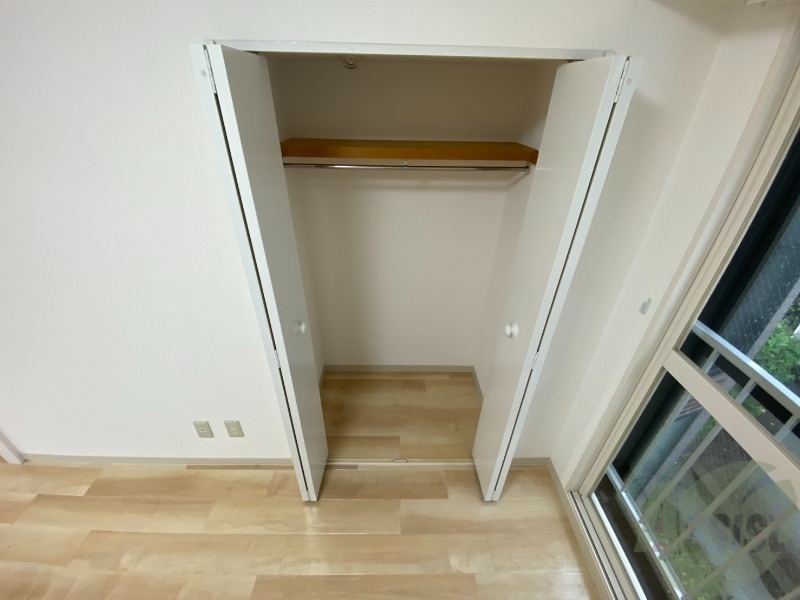 収納　寝室の収納です。部屋がすっきり片付きます。