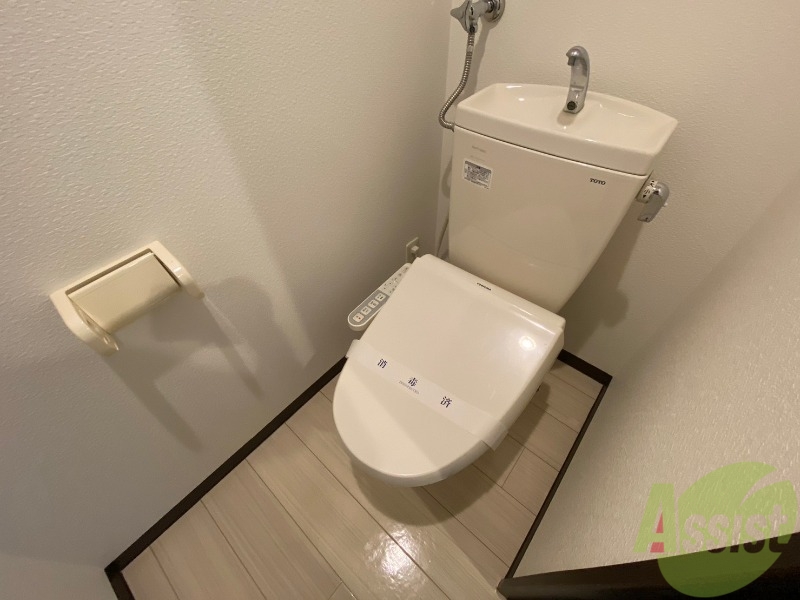 トイレ　こちらはトイレです。清潔感があり、安心して使用できます。