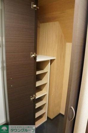 玄関　設備・仕様は号室により異なる為、現況を優先致します。
