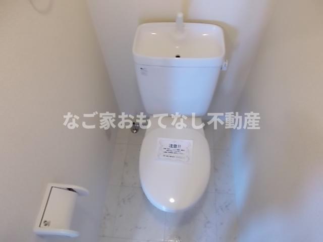 トイレ　※写真は別号室