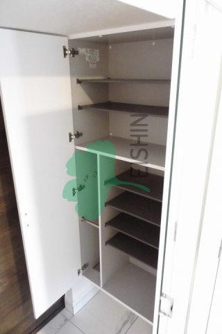 玄関　下駄箱もしっかりついてます！