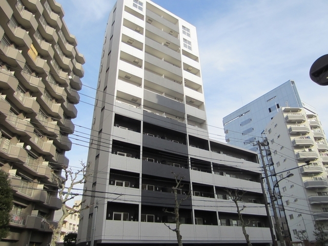 建物外観　明治通り沿いで帰り道も安心