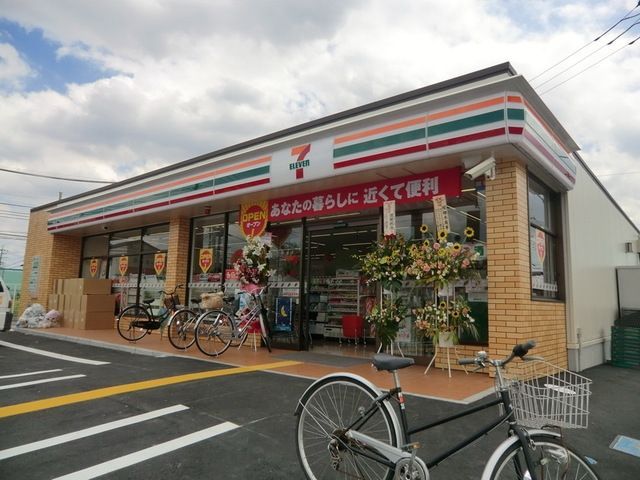コンビニ　セブンイレブン（コンビニ）まで581m