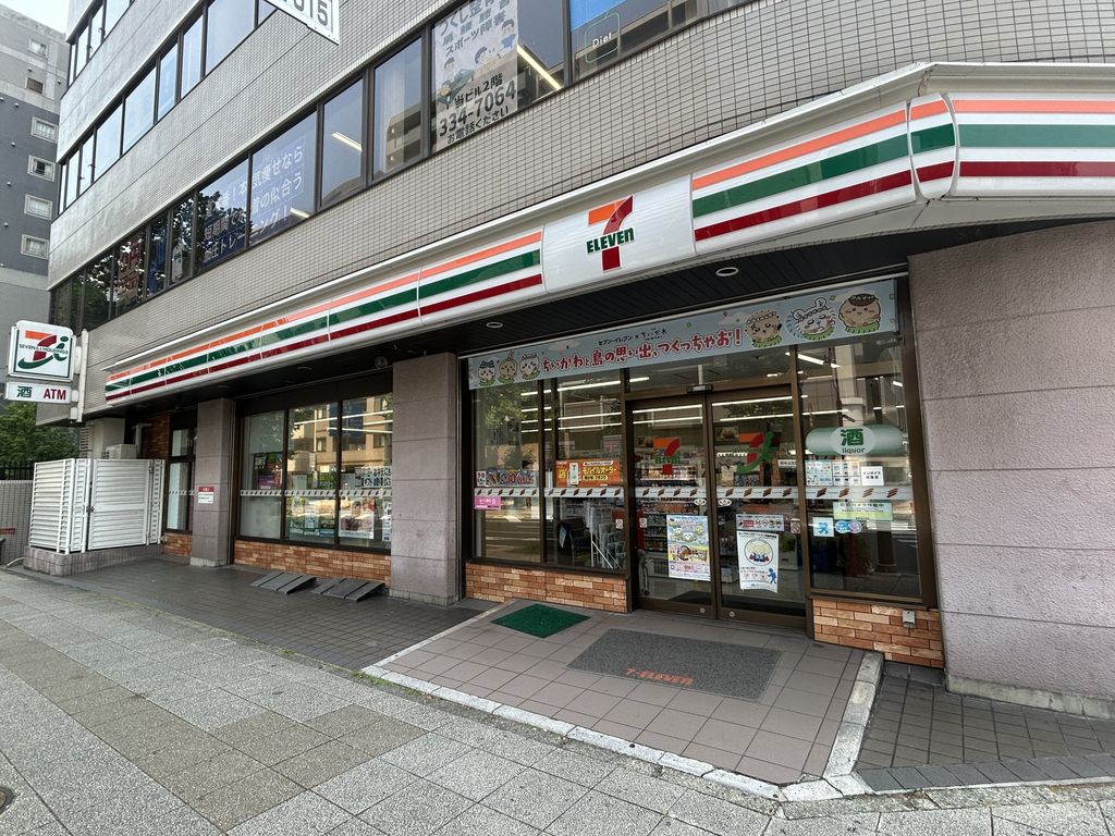 コンビニ　セブンイレブン横浜長者町店（コンビニ）まで75m