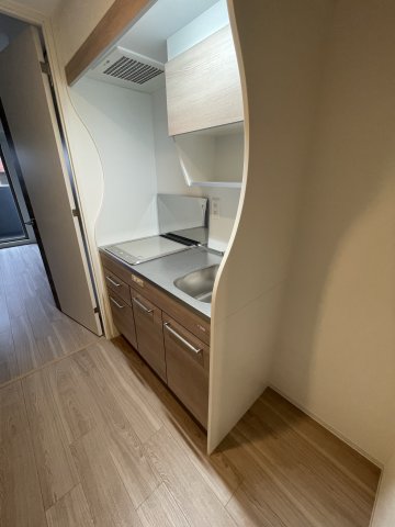 キッチン　反転タイプのお部屋写真です。