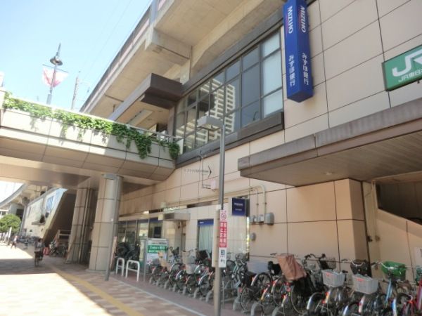 役所　区役所（役所）まで641m